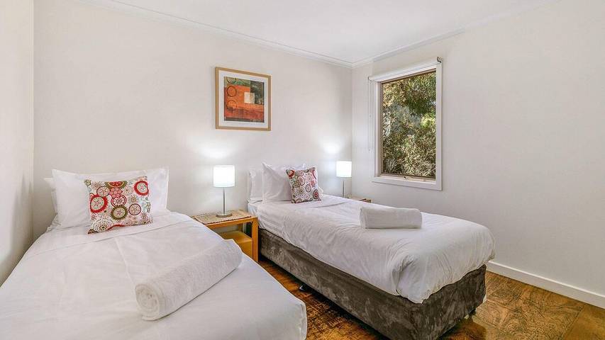 Holiday rental for 6 people, with sauna and hot tub as well as pool in Philip Island