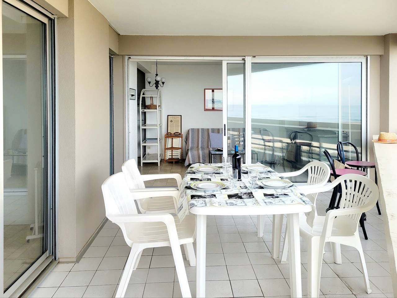 Entire apartment, Canet-en-Roussillon - T2 cabin - 6 pers - Enclosed garage - Wifi in Canet-en-Roussillon, Côte d'Améthyste