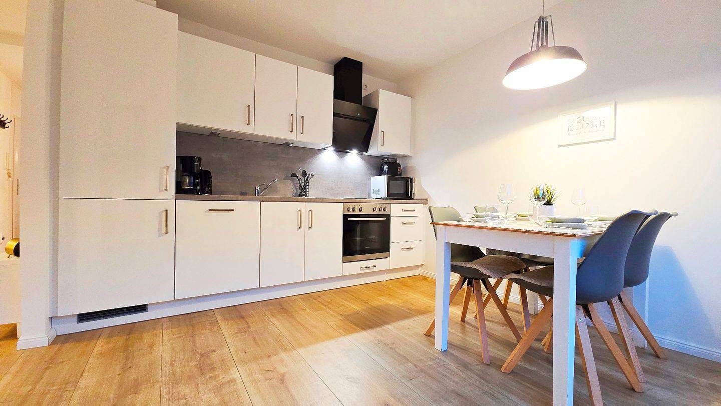Ganze Wohnung, Ostsee Ferienwohnung Sprotte in 1. Reihe und mit Garten am Schönberger Strand in Schönberg, Südliche Ostseeküste