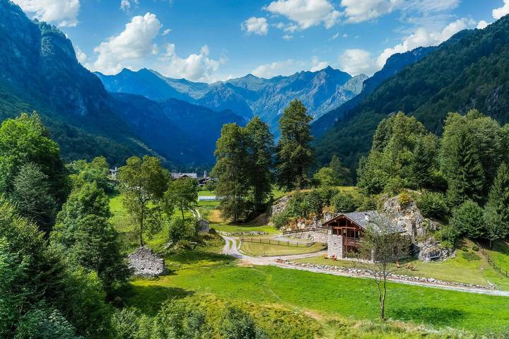 Chalet di montagna con 2.500 m² di spazio esterno in Campertogno, Alpi Pennine