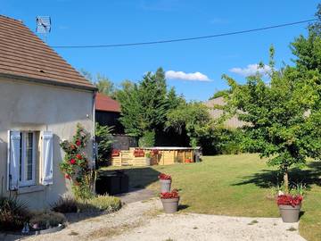 Gîte pour 6 personnes, avec piscine ainsi que jardin et terrasse dans Noé-les-Mallets
