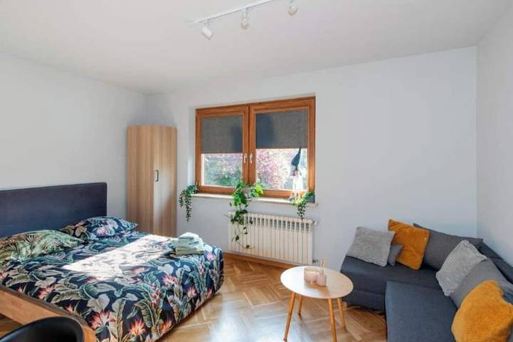 Spacious 6-bedroom house in cool Kraków with AC in Cracovia, Piccola Polonia