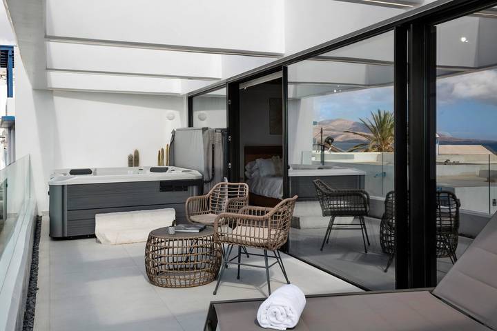 Ganze Wohnung, Ferienwohnung Gran Suit Horizonte mit Meerblick, Whirlpool & Wlan in Puerto del Carmen, Tías