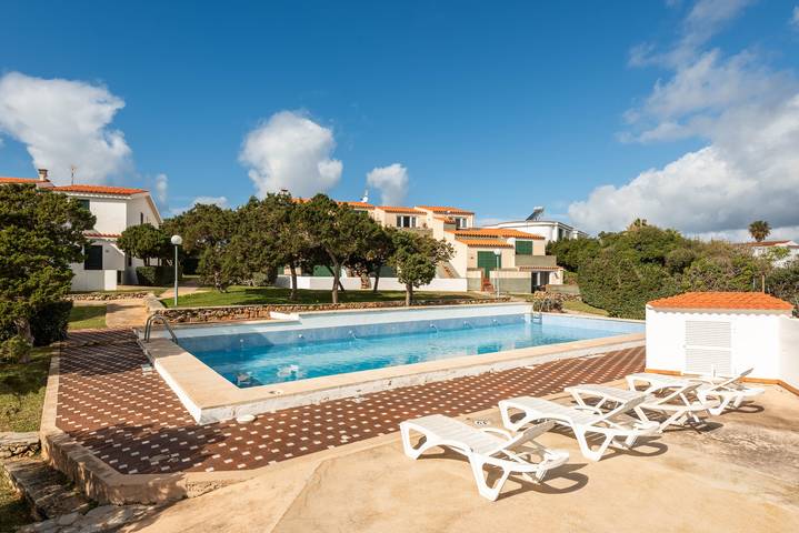 Location de vacances pour 4 personnes, avec Terrasse ainsi que Jardin et Piscine à Los Delfines