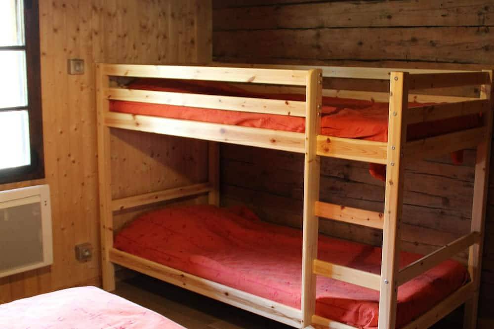 Chalet en bois traditionnel idéal pour un séjour au calme, Piste de la Clusaz in Glières-Val-de-Borne, Région de Bonneville
