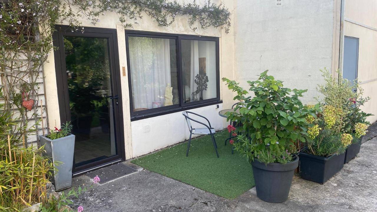 Two-Bedroom House in Douvres-la-Délivrande, Région de Caen