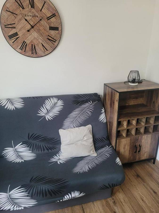 Appartement entier, One-Bedroom Apartment in Aubusson, Région d'Aubussargues