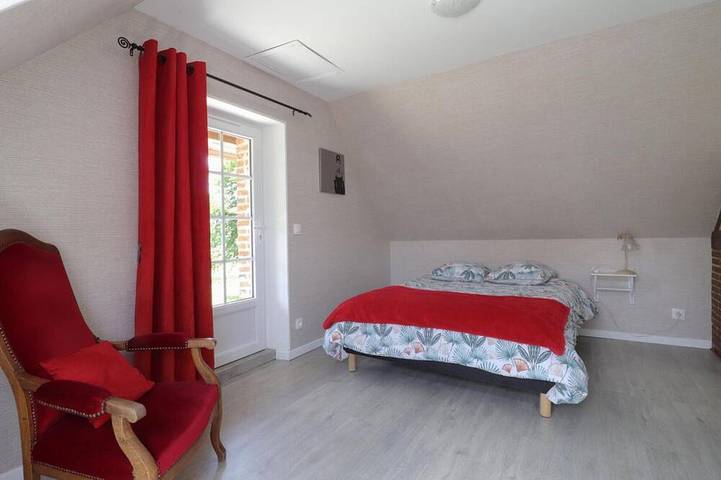 Gîte pour 8 personnes, avec jardin à Saint-Evroult-Notre-Dame-du-Bois - 4