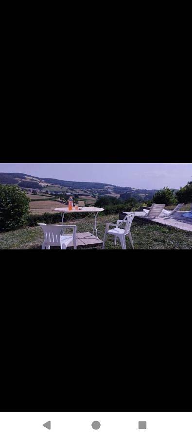 Location de vacances pour 8 personnes, avec balcon ainsi que piscine et vue à Montigny-en-Morvan