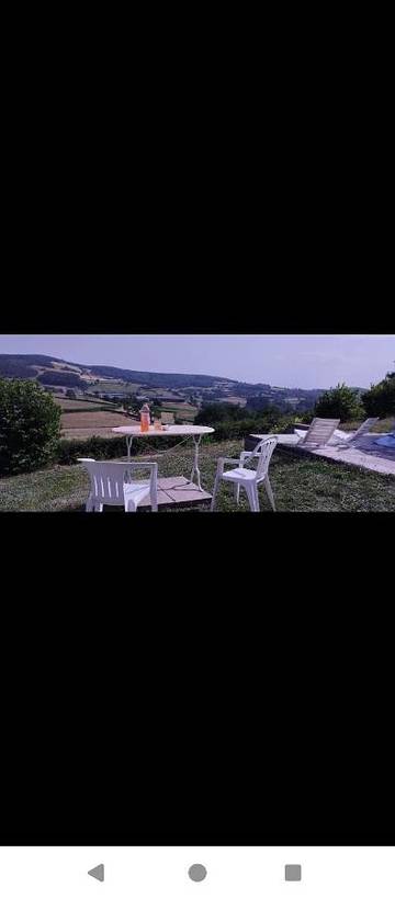 Gîte pour 8 personnes, avec vue ainsi que piscine et balcon à Montigny-en-Morvan