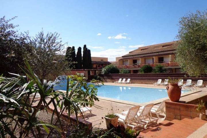 Gîte pour 4 personnes, avec piscine ainsi que jardin et terrasse dans Golf de Saint Cyprien