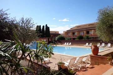 Gîte pour 4 personnes, avec piscine ainsi que terrasse et jardin dans Golf de Saint Cyprien