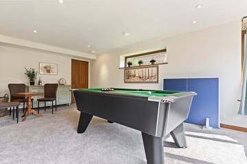 Holiday Rental for 10 People in Bramley, Surrey Hills, Photo 2