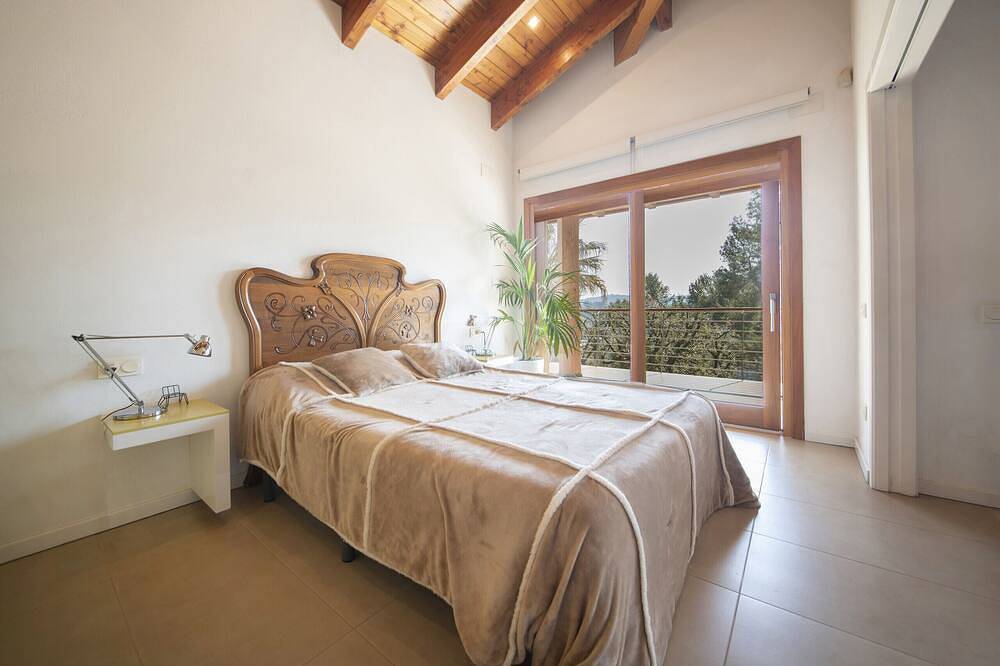 Villa con piscina infinita y vistas, Bcn a 20min in Torrellas de Llobregat, Bajo Llobregat