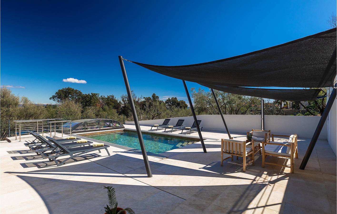 Reizende 200 m² große Wohnung mit Pool, WLAN und Zugang zum Strand in Raša, Ostküste Istrien