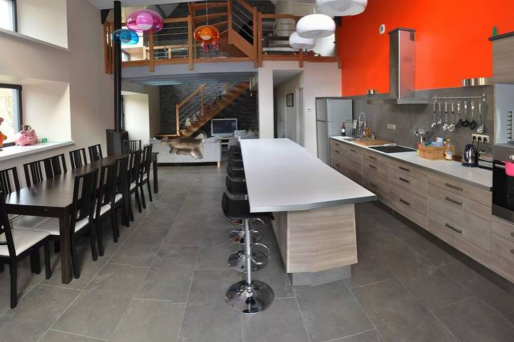 Location de vacances pour 16 personnes, avec terrasse ainsi que jacuzzi et jardin, animaux acceptés à Camparan