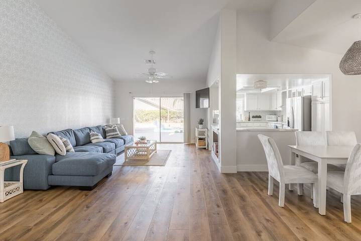 Vacation rental for 6 people, with terrace and hot tub as well as yard, with pets in Indian Wells