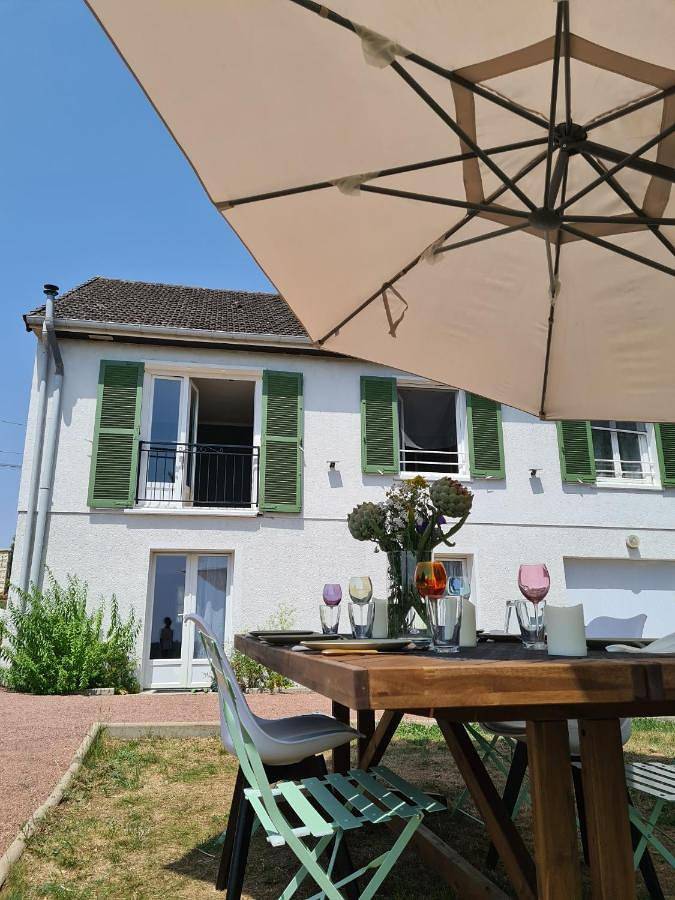 Location de vacances pour 10 personnes, avec terrasse ainsi que vue et jardin à Bannay - 4