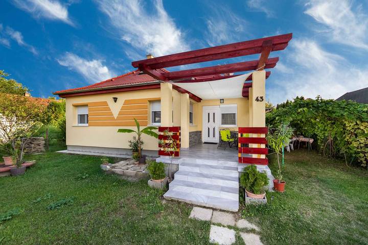 Ferienhaus für 4 Personen, mit Garten in Balatonmariafürdö