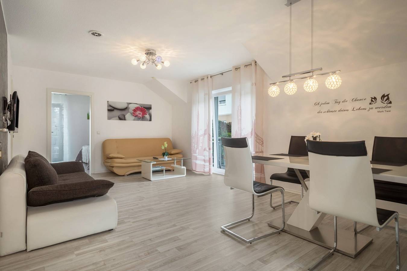 Ganze Wohnung, Familien-Apartment 2 nahe dem Bodenseeufer mit Balkon und Wlan in Meersburg, Region Bodensee-Oberschwaben