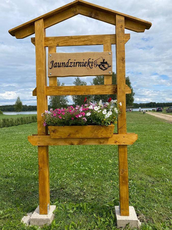 Jaundzirnieki in Talsu novads, Kurland