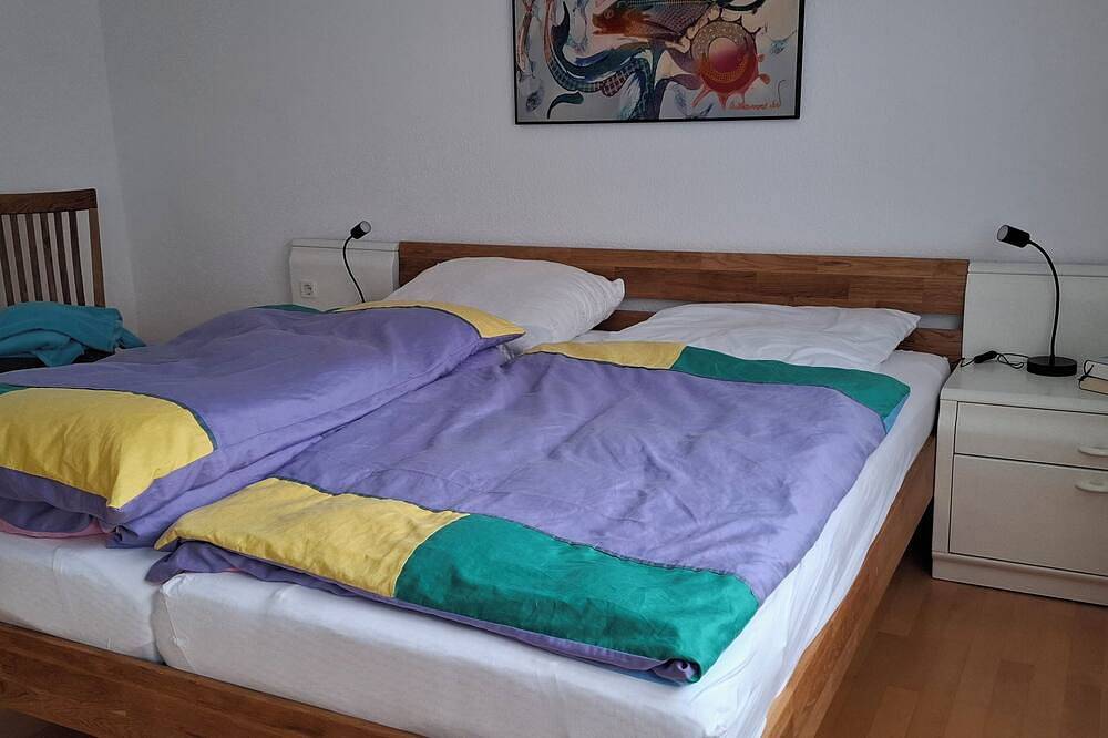 Ganze Wohnung, Große Ferienwohnung mit Terrasse am Eingang zum Nordschwarzwald.\nruhige Wohnlage in Gaggenau, Nordschwarzwald