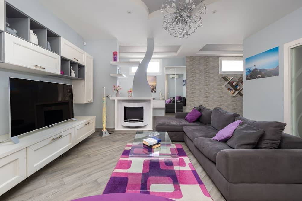 Entire apartment, Partenope – Elegant Design Apartment in the Heart of Sorrento Coast in Piano di Sorrento, Naples Province