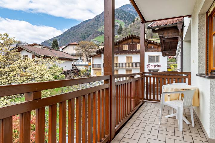 Ferienwohnung für 4 Personen, mit Balkon und Garten in Partschins