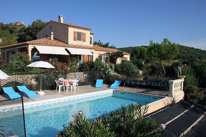 Gîte pour 4 personnes, avec jardin et piscine à Vernègues