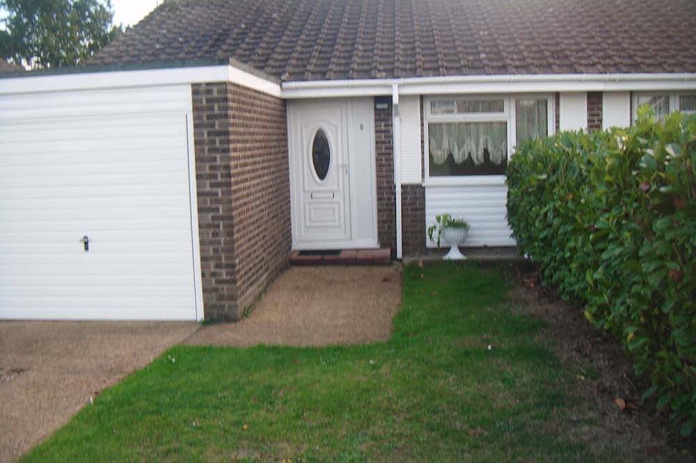 Lynbrook Holiday Rental bungalow - sleeps up to 6 people in Frinton on Sea, Frinton and Walton