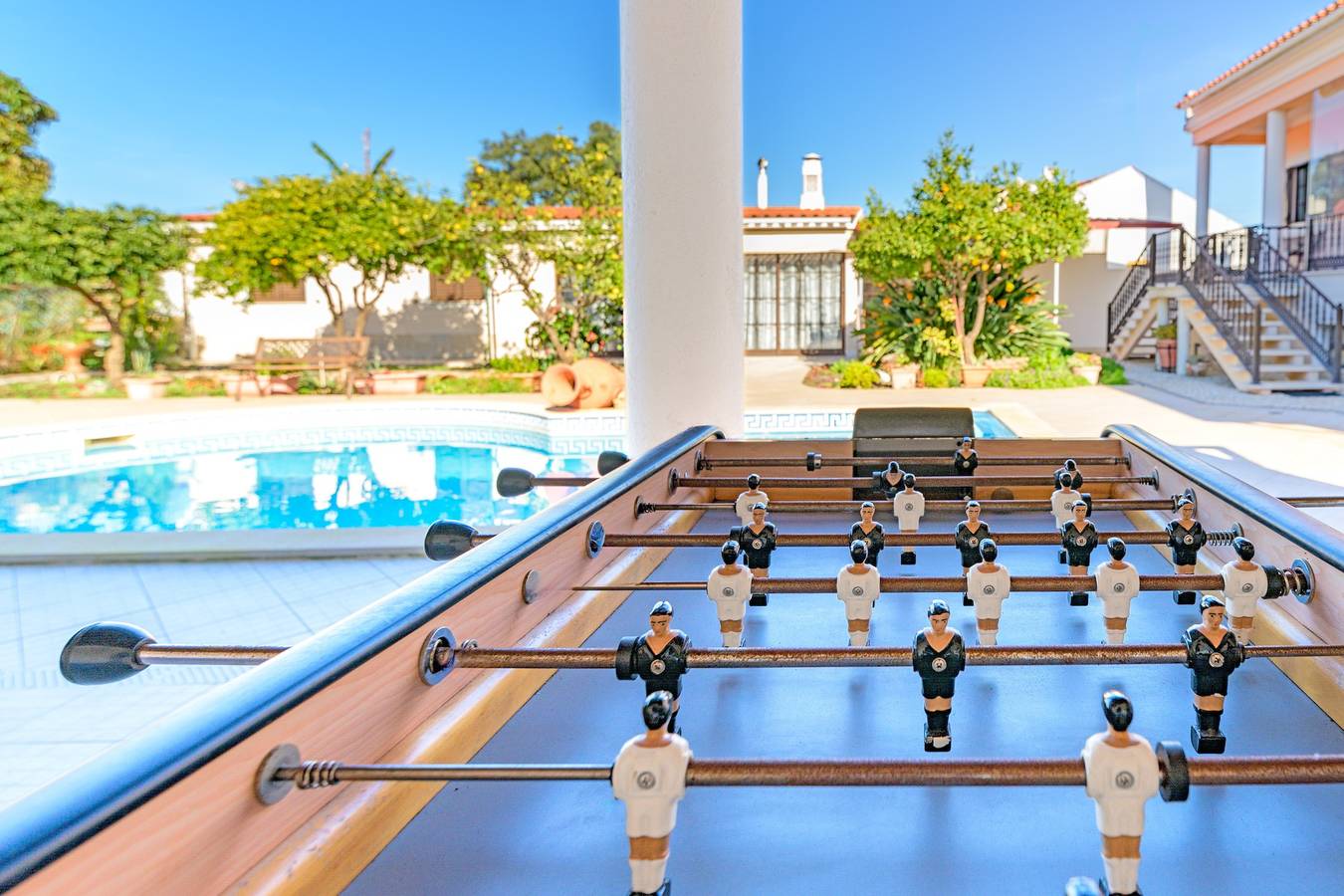 Villa 'Beautiful Deluxe 4 Bedroom' com piscina privada, jardim privado e acesso Wi-Fi in Costa Alentejana