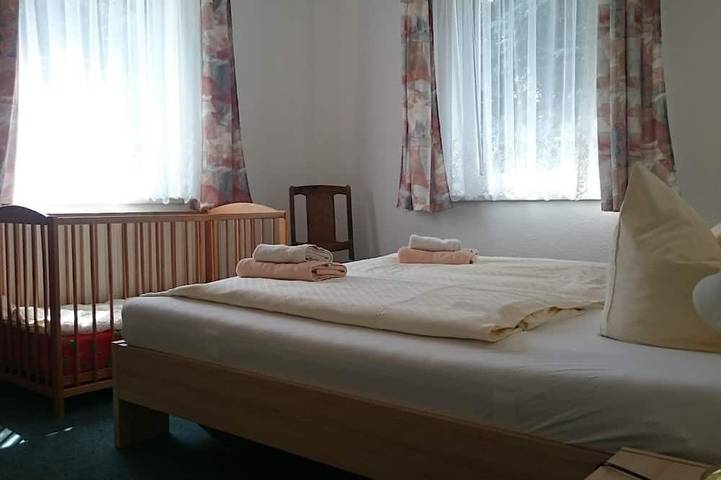Ganze Wohnung, Ferienwohnung \"Rübezahlstiege\", 2 Schlafräume - Ferienhaus Kaiserkrone in Reinhardtsdorf-Schöna, Elbsandsteingebirge