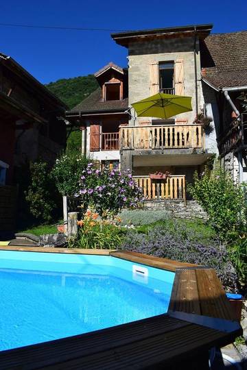 Chambre d’hôte pour 2 personnes, avec vue et piscine ainsi que terrasse et jardin à Chindrieux