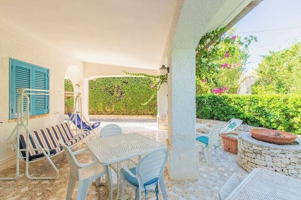 Spacious and equipped villa for a vacation in the beautiful sea of Salento in Campomarino di Maruggio, Campomarino (Apulia)