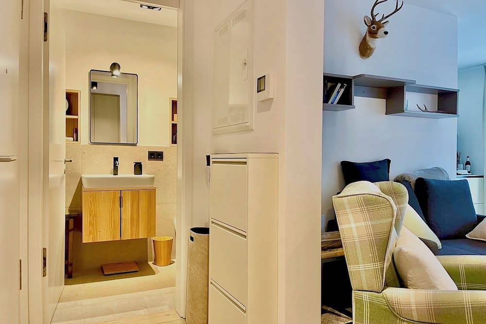 Entire apartment, Bergliebe am Tegernsee: central, for 2, upscale, south-facing terrace, sauna, underground parking, near the lake in Rottach-Egern, Bavarian Alps