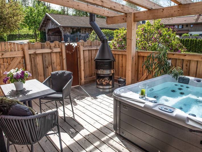 Chalet für 4 Personen, mit Sauna und Terrasse sowie Whirlpool, mit Haustier