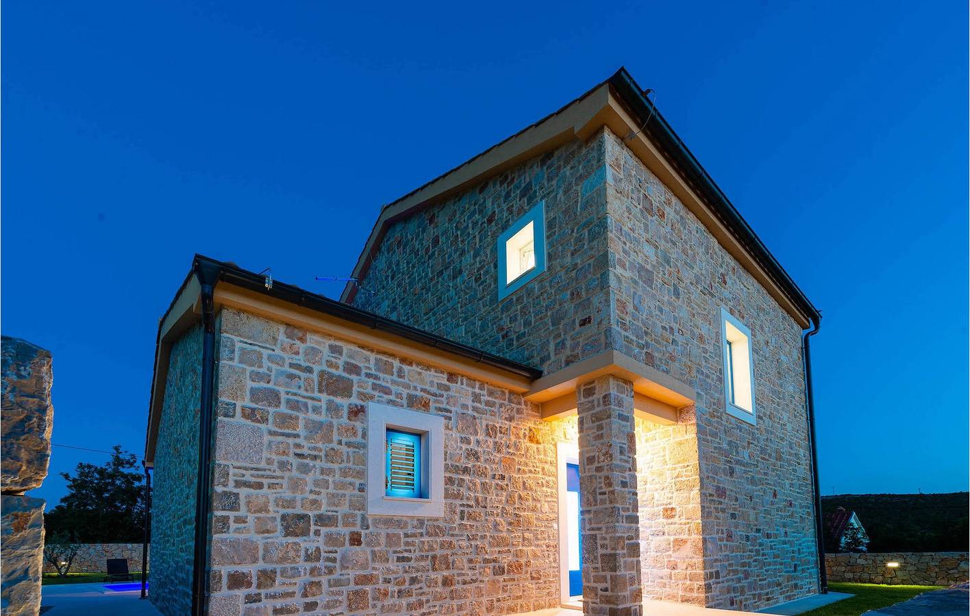Gemütliche 2-Zimmer-Wohnung mit Pool, WLAN und Zugang zum Strand (1,5 km entfernt) in Novigradsko More, Zadar