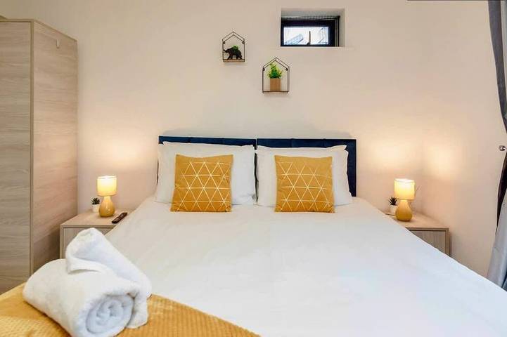Appartement entier, Studio lumineux avec jardin, parking gratuit et WiFi in Luton, Chiltern Hills