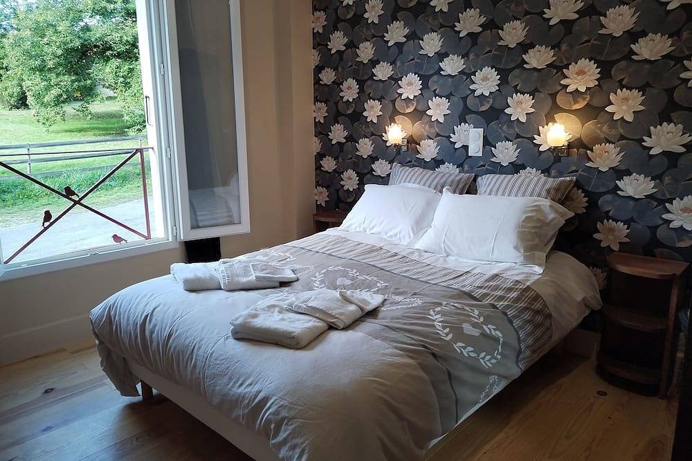 Country house by the river, swimming and fishing Pets welcome in Saint-Paul-de-Vern, Massif Central