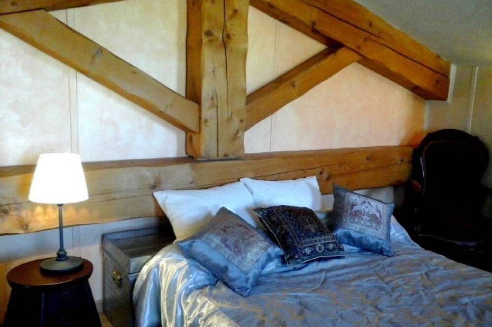Villa with private pool, quiet and not overlooked near Avignon in Althen-des-Paluds, Vaucluse