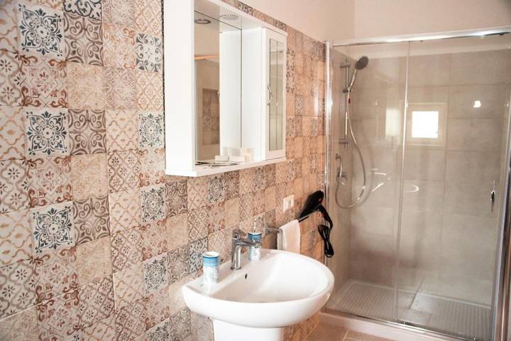 Chambre d’hôte pour 4 personnes, avec jacuzzi ainsi que jardin et piscine, adapté aux familles à Locorotondo - 4