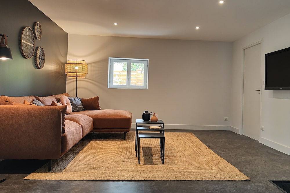 Bel Appartement Climatisé Avec Jardin et Piscine in Aubenas, Ardèche