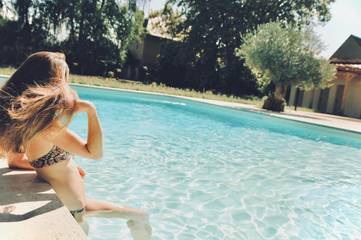Gîte pour 14 personnes, avec jacuzzi ainsi que jardin et piscine, adapté aux familles dans Horgues
