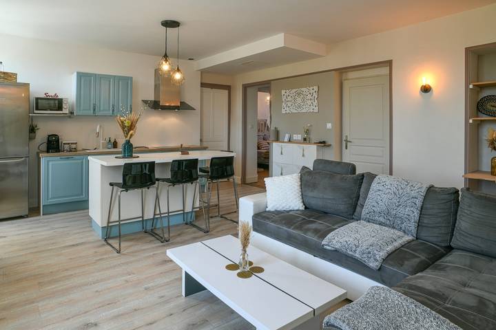 Location de vacances pour 4 personnes, avec jacuzzi et jardin, adapté aux familles dans les Alpes francaises