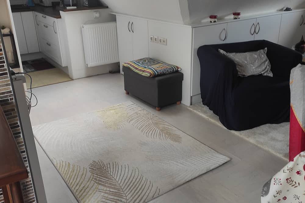 Ganze Wohnung, Schöne Dachgeschosswohnung in Stuttgart, Stuttgart Region