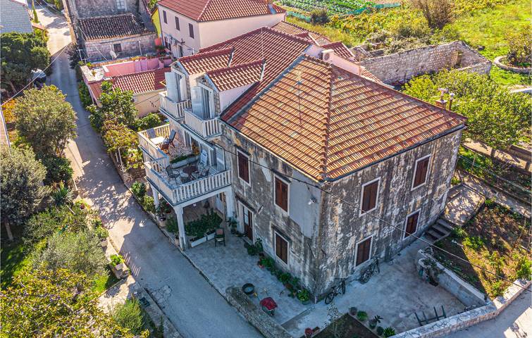 Ganze Ferienwohnung, Gemütliche Ferienwohnung mit Terrasse in der Nähe von Ston – 2 km von der Küste und dem Stadtzentrum entfernt in Ston, Dubrovnik-Neretva