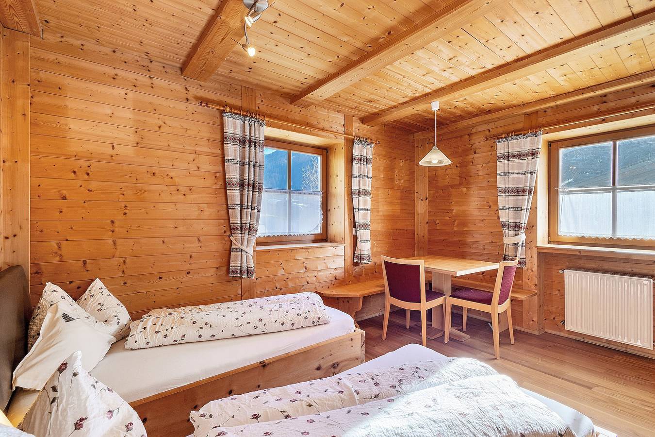 Ganze Wohnung, Apartment 'Steinhof Heuboden' mit Bergblick, Gemeinschaftsterrasse und Wlan in Mittertal (Ratschings), Ratschings