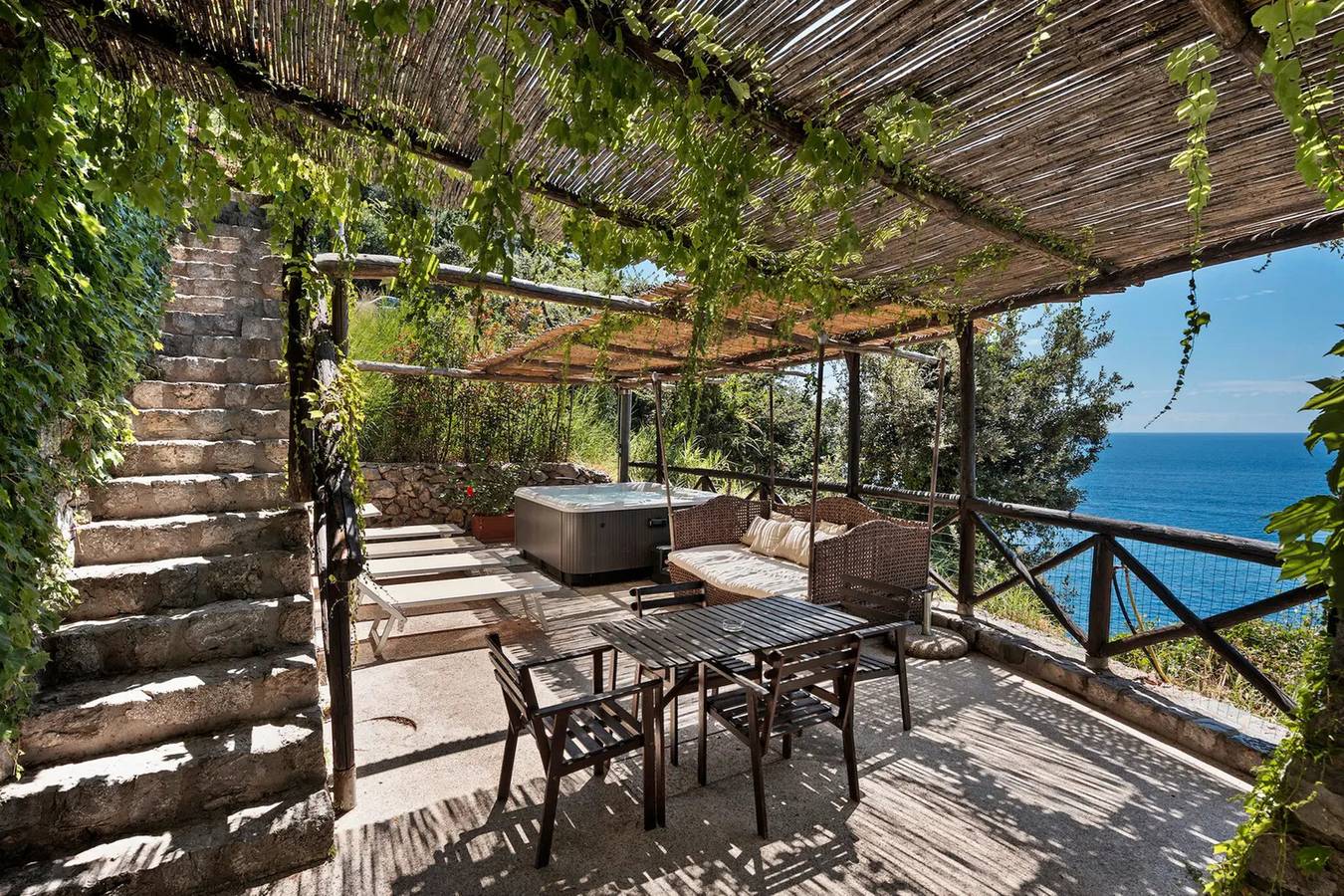 Villa 'Luxury Seaview With Jacuzzi' with Sea View, Wi-Fi and Air Conditioning in Conca dei Marini, Amalfikusten