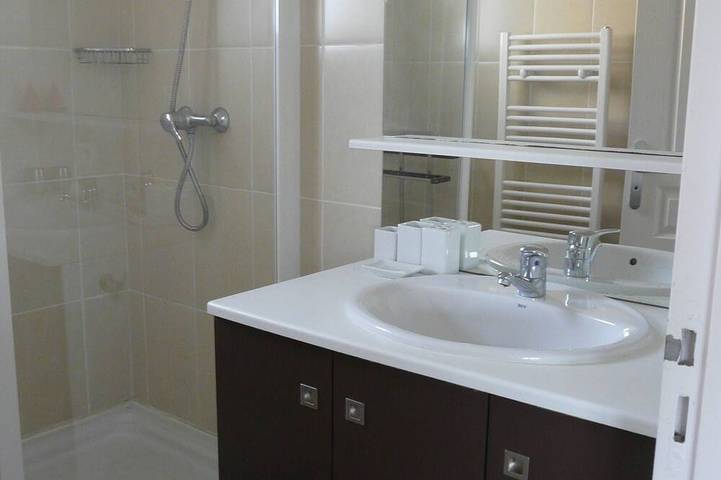 Gîte pour 2 personnes, avec terrasse et jardin dans Plage de Kerfissien - 3