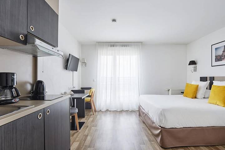 Apartamento entero, Visiter Paris! Estudio Cosy Près du Station Clichy-Levallois + Accès Espace Fitness in Levallois-Perret, Altos del Sena